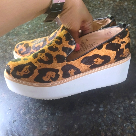 DKNY Leopard stack shoes - Picture 3 of 6